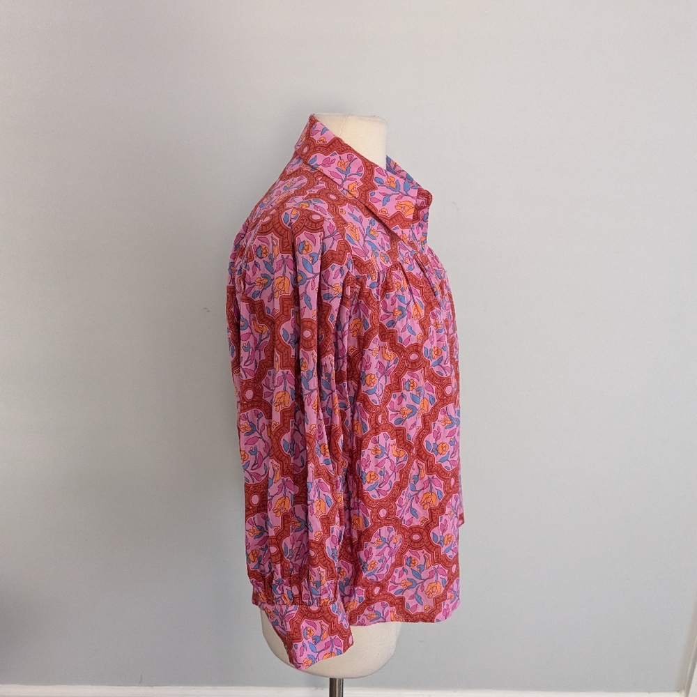 NWOT Avara Women’s Pink, Blue, Red Patterned Button-Down Blouse Shirt Sz M - Picture 4 of 10